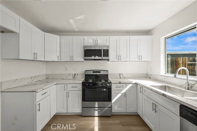 Detail Gallery Image 7 of 27 For 2130 Matthew Ave, Rosamond,  CA 93560 - 3 Beds | 2 Baths