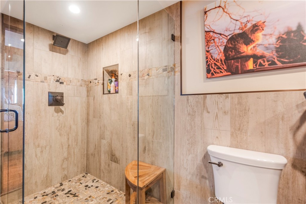 https://media.crmls.org/medias/bf171d54-8fcb-44a8-90f0-a3182a83b172.jpg?preset=X-Large