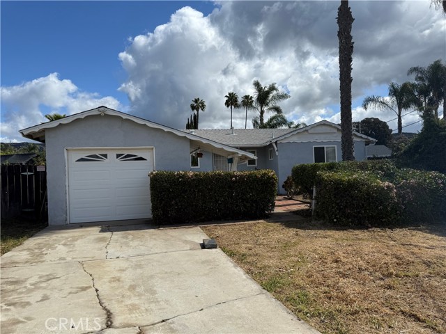 1126 Kings Road, Escondido CA: https://media.crmls.org/medias/bf186903-5736-4c46-955f-fef6ddcca024.jpg