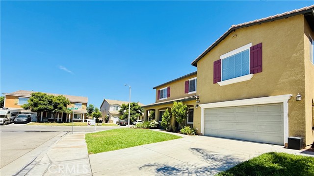 11958 Sunstone Court, Eastvale CA: https://media.crmls.org/medias/bf1877a5-db65-4737-b743-1c4b4f1fa073.jpg
