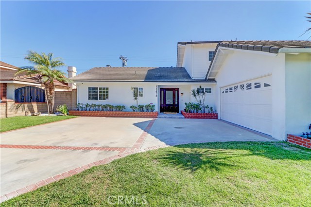 11428 Snowdrop Avenue, Fountain Valley CA: https://media.crmls.org/medias/bf18cdbb-b405-4c0a-be67-fec6cc147c0e.jpg