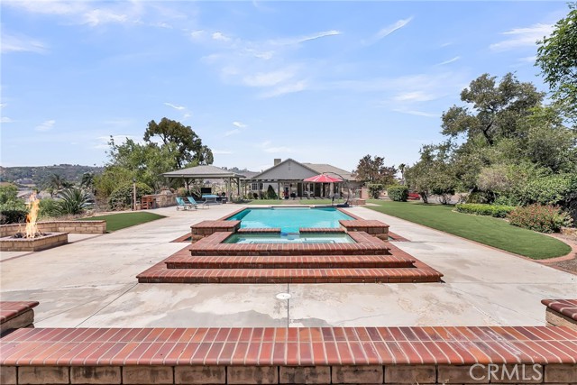 15725 Terraceview Court, Riverside CA: https://media.crmls.org/medias/bf19c8a4-8a1d-4404-a87f-f68961a40f5a.jpg