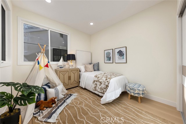 1025 La Cadena, B photo 14
