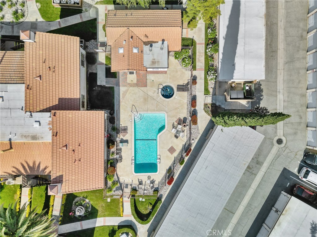 https://media.crmls.org/medias/bf1c5663-9129-458e-8fd8-6bd160a4c82d.jpg?preset=X-Large