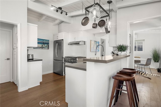 200 Moonstone Street, Manhattan Beach CA: https://media.crmls.org/medias/bf1c93d1-a817-4b13-b7c7-7078cb9ae759.jpg