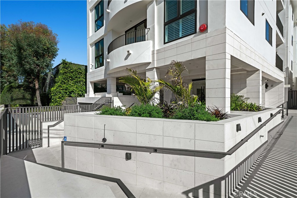 4214 Fulton Avenue #202