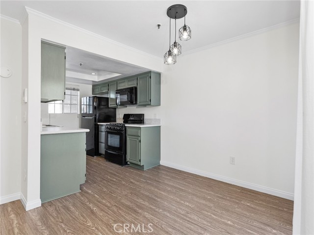 Detail Gallery Image 8 of 38 For 1706 Grismer Ave #211,  Burbank,  CA 91504 - 2 Beds | 3 Baths