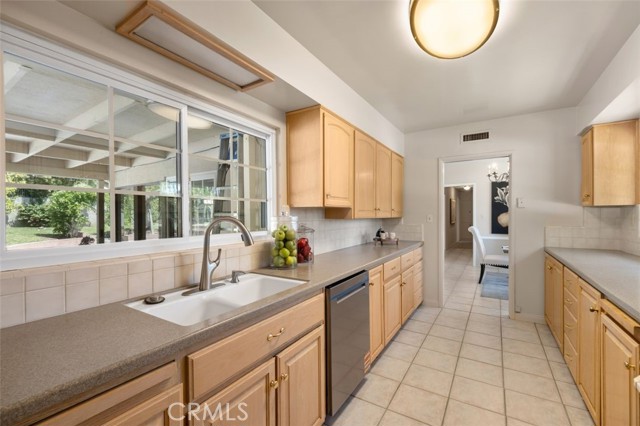 Detail Gallery Image 14 of 45 For 451 W Foothill Bld, Arcadia,  CA 91006 - 4 Beds | 3 Baths