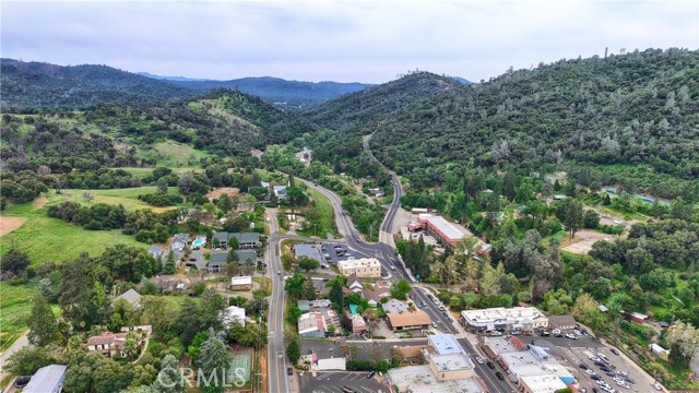 4986 7th Street, Mariposa CA: https://media.crmls.org/medias/bf1f693e-8d4b-42a8-8e55-a83ffef86eeb.jpg