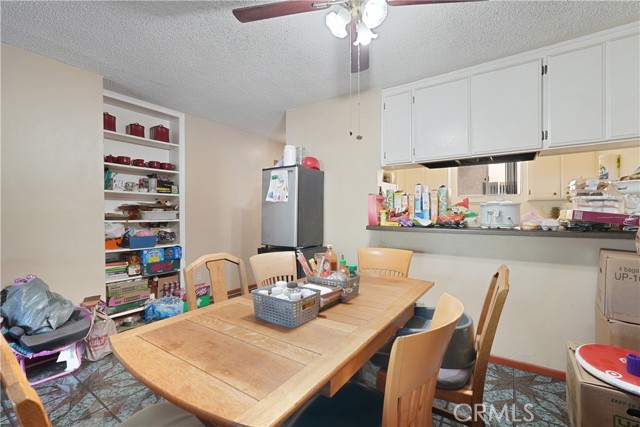 Detail Gallery Image 10 of 18 For 6255 Woodman Ave #103,  Van Nuys,  CA 91401 - 2 Beds | 2 Baths