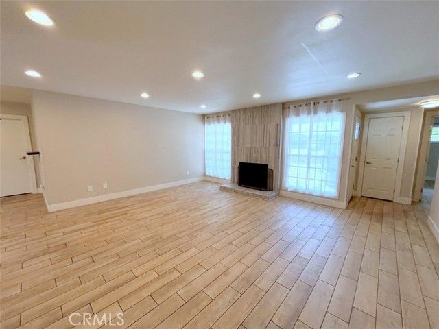 7811 Rhine Drive, Huntington Beach CA: https://media.crmls.org/medias/bf209be0-4204-47a7-a72f-933b99aff2f1.jpg