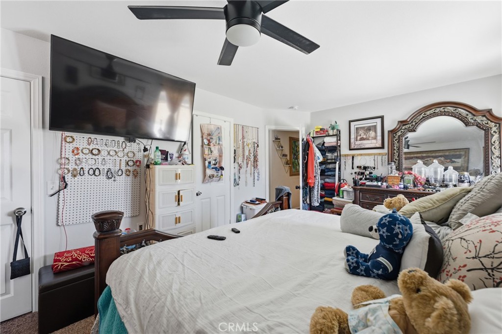 https://media.crmls.org/medias/bf20aa4b-ab9b-4d67-a5a2-a0d25845a047.jpg?preset=X-Large