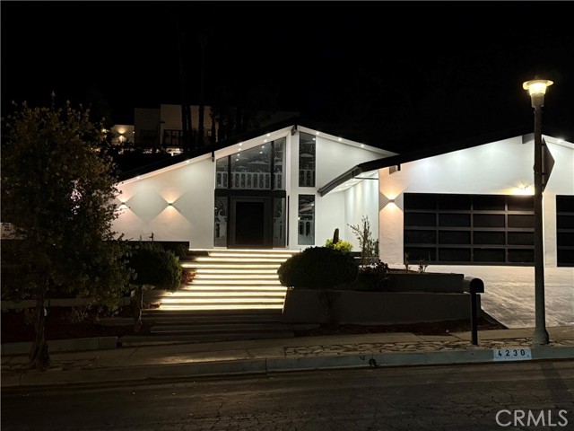 4230 Alonzo Avenue, Encino CA: https://media.crmls.org/medias/bf20f623-56a7-4f89-9005-86efbec42b62.jpg
