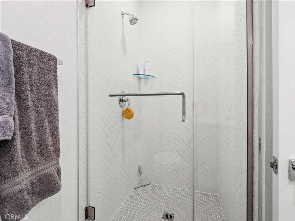 https://media.crmls.org/medias/bf217da3-c239-48dd-a518-c525009c5fb6.jpg?preset=X-Large