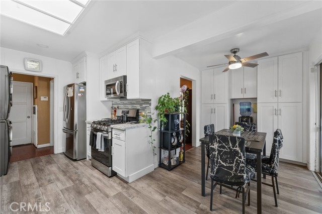 Detail Gallery Image 5 of 41 For 664 E Barry Dr, Long Beach,  CA 90805 - 3 Beds | 2 Baths