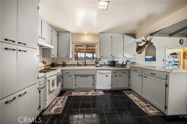 Detail Gallery Image 7 of 42 For 10872 Peach Ave, Hesperia,  CA 92345 - 2 Beds | 1 Baths