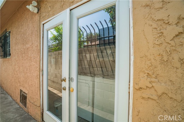 1613 West 56th Street, Los Angeles CA: https://media.crmls.org/medias/bf23ea0f-beb4-496f-b42b-40ef2f147b06.jpg