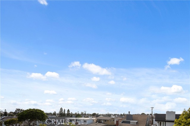 720 Poinsettia Ave, Corona del Mar CA: https://media.crmls.org/medias/bf244a9d-c268-498a-aff5-166201d23e4e.jpg