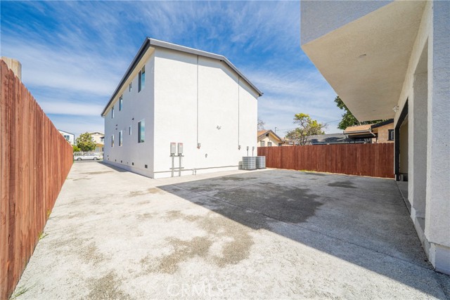 Detail Gallery Image 4 of 11 For 236 1/2 W 84th, Los Angeles,  CA 90003 - 5 Beds | 3 Baths