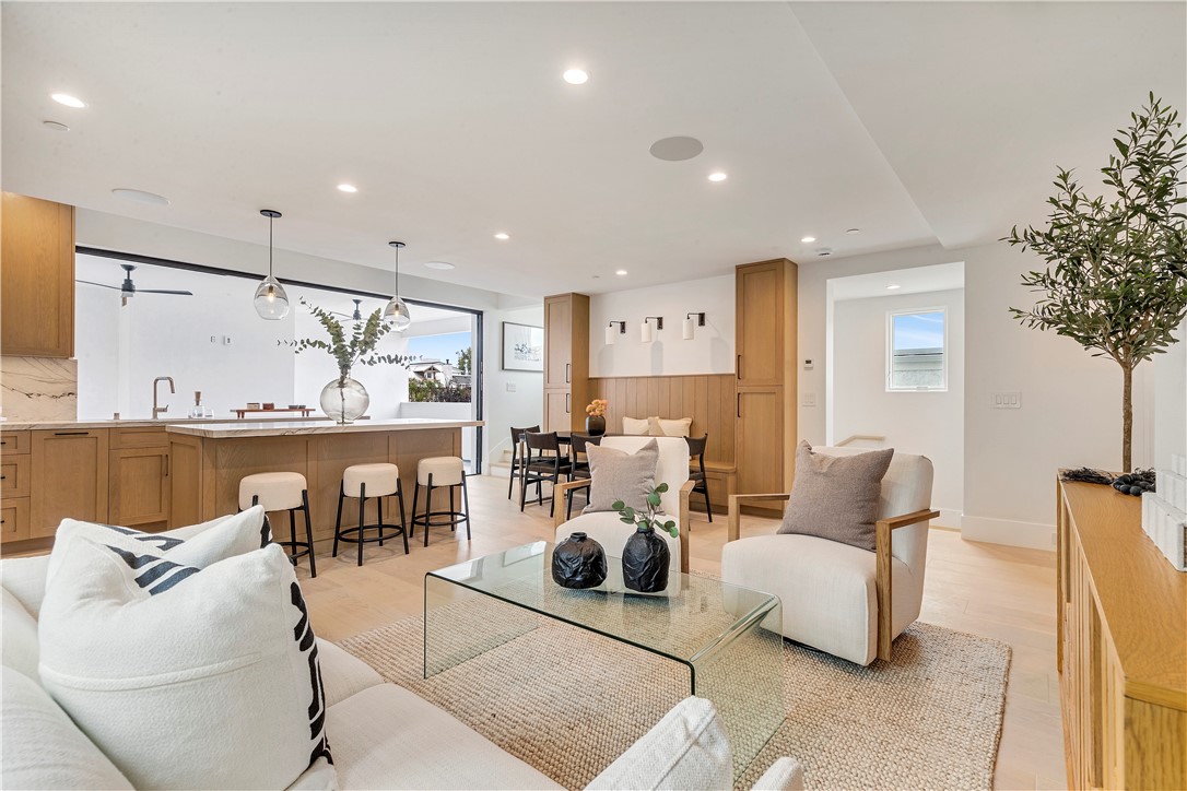 Detail Gallery Image 11 of 52 For 513 1/2 Acacia, Corona Del Mar,  CA 92625 - 2 Beds | 2/1 Baths