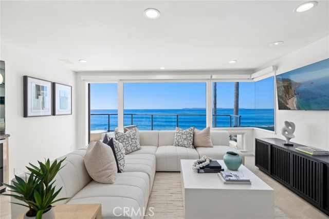 Detail Gallery Image 16 of 56 For 921 Gaviota Dr, Laguna Beach,  CA 92651 - 7 Beds | 7/1 Baths