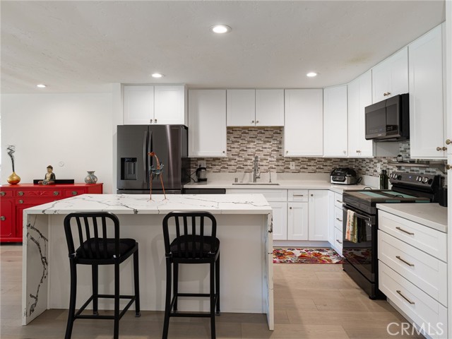 6526 Ocean Crest Drive, Rancho Palos Verdes CA: https://media.crmls.org/medias/bf258e01-0d23-4f48-b6fe-e7597b139c9d.jpg