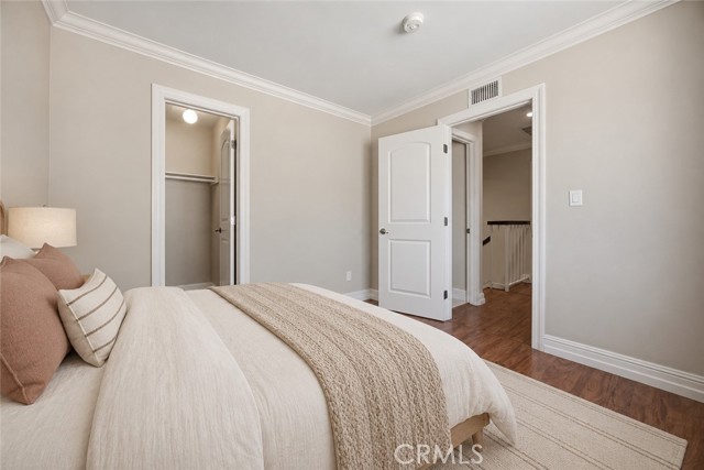 19208 Hamlin Street, 5 photo 10