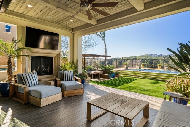 Detail Gallery Image 12 of 49 For 11937 Ancona Way, Porter Ranch,  CA 91326 - 6 Beds | 5/1 Baths