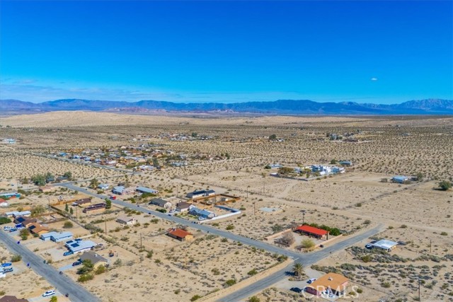 Detail Gallery Image 6 of 22 For 74552 Foothill Dr, Twentynine Palms,  CA 92277 - – Beds | – Baths