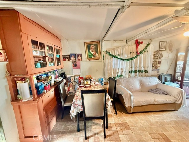 Detail Gallery Image 13 of 23 For 860 W 54th, Los Angeles,  CA 90037 - 4 Beds | 3 Baths