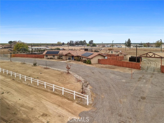 Detail Gallery Image 6 of 54 For 23040 Snow Rd, Bakersfield,  CA 93314 - 3 Beds | 2/1 Baths