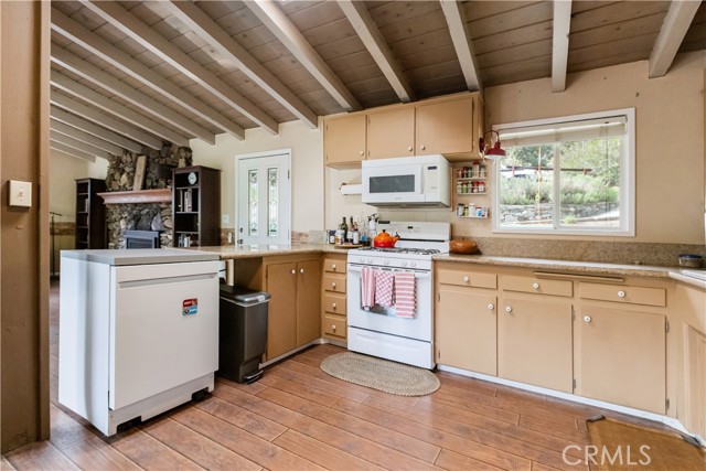 Detail Gallery Image 9 of 44 For 1145 Rivera Dr, Wrightwood,  CA 92397 - 3 Beds | 2 Baths
