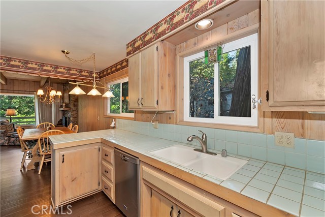 Detail Gallery Image 13 of 49 For 225 Fremont Rd, Lake Arrowhead,  CA 92352 - 3 Beds | 2 Baths