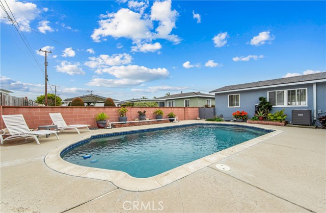 6051 Camphor Avenue, Westminster CA: https://media.crmls.org/medias/bf2b9b32-9a3d-465d-951d-e0e960d89ca1.jpg
