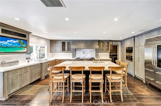 Detail Gallery Image 13 of 55 For 5441 Calvin Ave, Tarzana,  CA 91356 - 5 Beds | 5/1 Baths