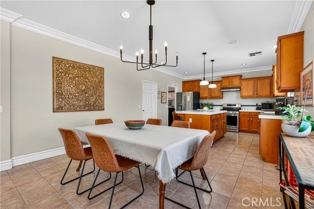 Detail Gallery Image 5 of 29 For 21803 Delany Ln, Canoga Park,  CA 91304 - 3 Beds | 3 Baths