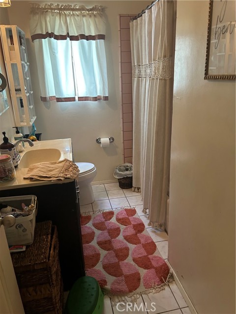 Detail Gallery Image 8 of 12 For 8900 Geyser Ave, Northridge,  CA 91324 - 3 Beds | 2 Baths