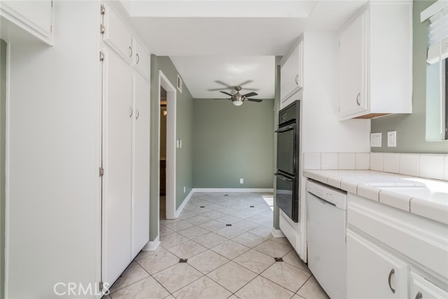 5711 Owensmouth Avenue, Woodland Hills CA: https://media.crmls.org/medias/bf2cafd7-620a-460b-80a3-7acbfff1285c.jpg