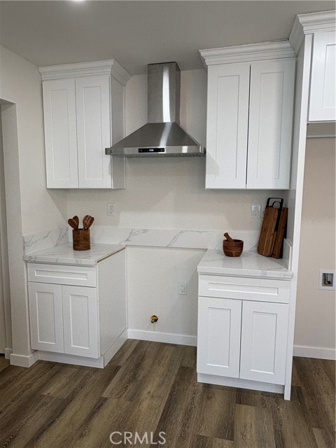 1526 W 54th Street, Los Angeles CA: https://media.crmls.org/medias/bf2d7dc7-6ba3-440c-ba73-230e5327873d.jpg