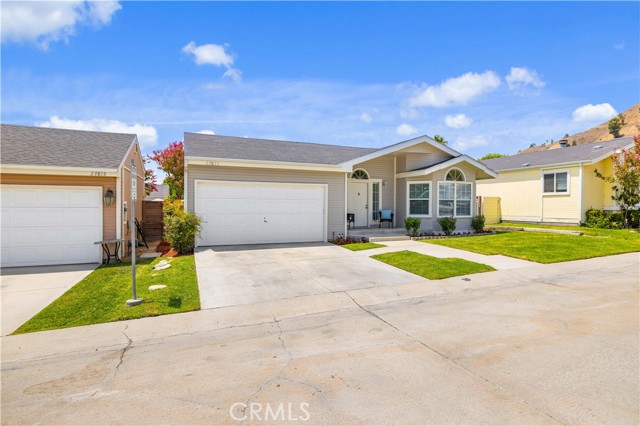 27823 Sunrise Ln, Canyon Country CA: https://media.crmls.org/medias/bf2da329-241f-4c19-9b07-891607cebdc0.jpg