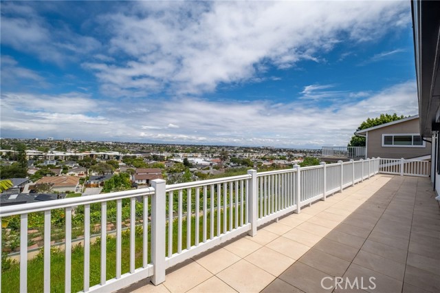 Detail Gallery Image 2 of 65 For 4409 Vista Largo, Torrance,  CA 90505 - 4 Beds | 3 Baths