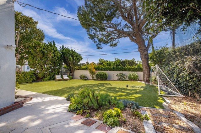 Detail Gallery Image 42 of 52 For 7836 W 81st, Playa Del Rey,  CA 90293 - 4 Beds | 2/1 Baths