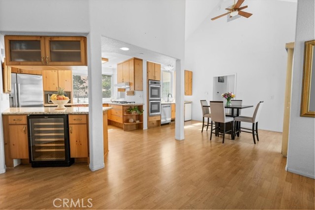 38512 North Shore Drive, Fawnskin CA: https://media.crmls.org/medias/bf2ed561-beab-44ad-b19a-babcccb2bdbd.jpg