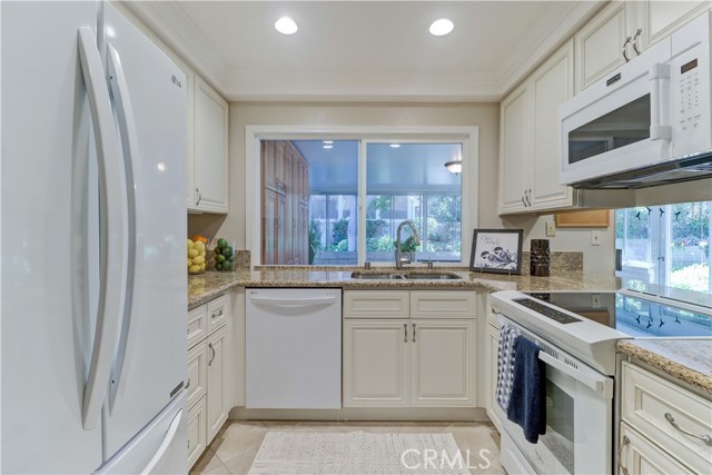 5341 Bahia Blanca W, Laguna Woods CA: https://media.crmls.org/medias/bf2f1d81-f5b3-4dc9-a79d-de550a617d0e.jpg