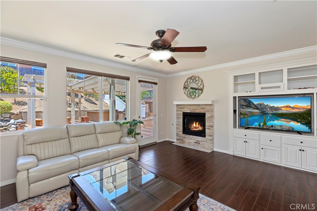 MLS #OC25133999 img 12