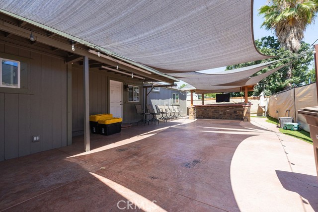 700 E Washington Street, Colton CA: https://media.crmls.org/medias/bf2f9312-deca-4098-a8a3-ad44523bceba.jpg
