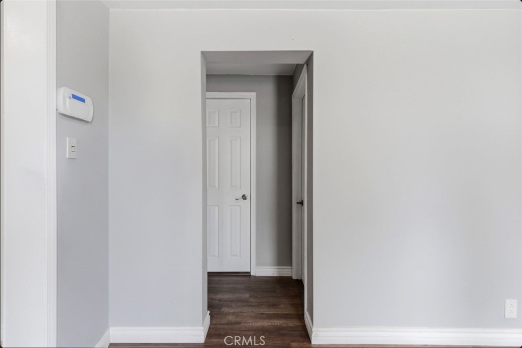 https://media.crmls.org/medias/bf2fb658-19c0-49c3-9cbe-7990bd78a4a4.jpg?preset=X-Large