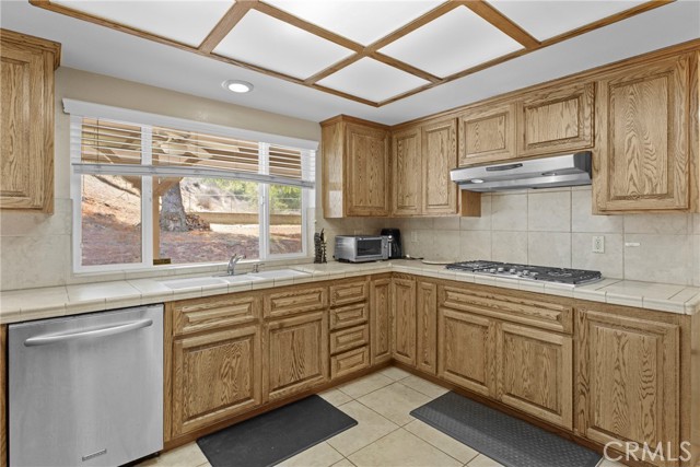 14511 Pine Court, Riverside CA: https://media.crmls.org/medias/bf30133e-9ca8-4caf-99d4-aebbee67496c.jpg
