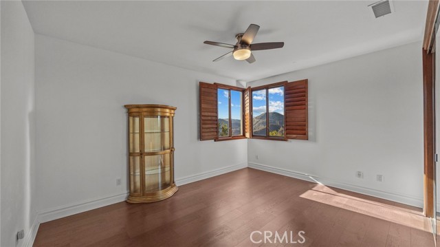 18041 Merlin Road, Silverado CA: https://media.crmls.org/medias/bf315159-c3c1-4caa-ba2a-01e4d5530c4f.jpg