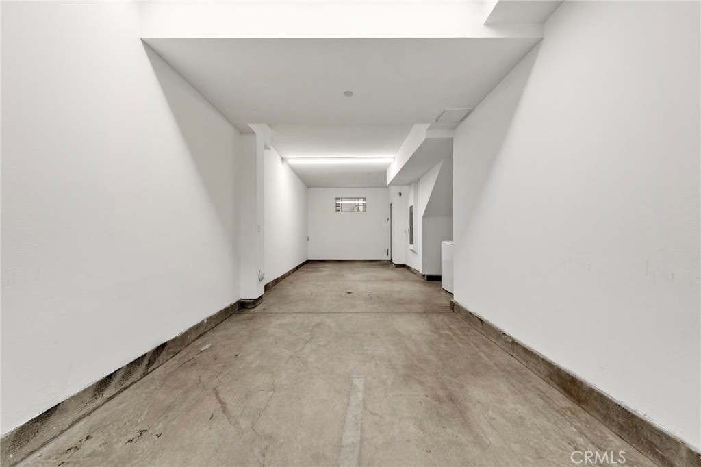 https://media.crmls.org/medias/bf31ae39-ca2e-4393-8a82-23acaf87a155.jpg?preset=X-Large